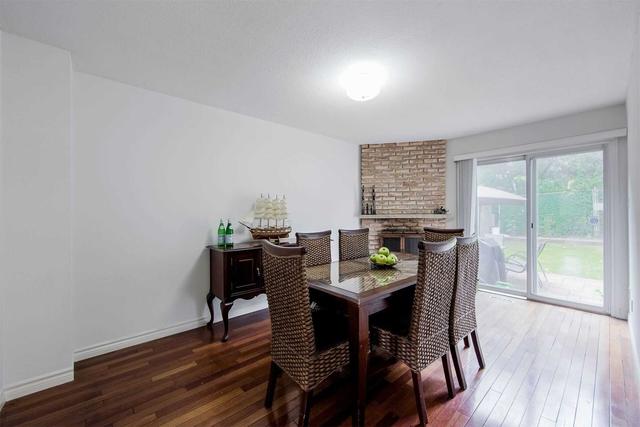 52 Charnwood Pl, House attached with 3 bedrooms, 4 bathrooms and 3 parking in Markham ON | Image 2