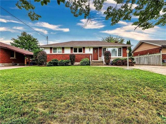 18 Hawthorne Ave, House detached with 3 bedrooms, 2 bathrooms and 5 parking in St. Catharines ON | Image 1