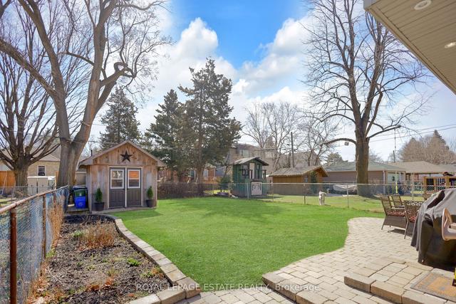 15 Gardens Cres, House detached with 3 bedrooms, 3 bathrooms and 3 parking in Toronto ON | Image 26