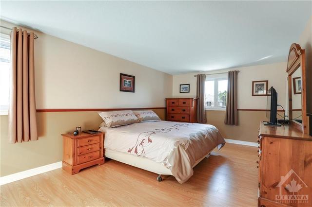 80 Hawk Crescent, House detached with 5 bedrooms, 4 bathrooms and 4 parking in Ottawa ON | Image 17