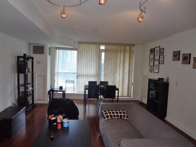 1002 - 8 York St, Condo with 2 bedrooms, 2 bathrooms and 1 parking in Toronto ON | Image 3