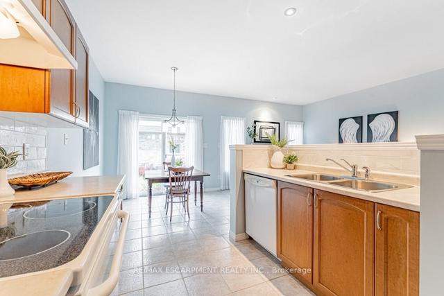 45 Manitoulin Tr, Townhouse with 2 bedrooms, 2 bathrooms and 4 parking in Hamilton ON | Image 2