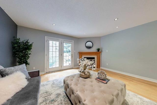 1109 Sabina Crt, House detached with 2 bedrooms, 3 bathrooms and 6 parking in Mississauga ON | Image 5