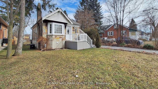 93 Poplar Rd, House detached with 2 bedrooms, 2 bathrooms and 4 parking in Toronto ON | Image 23