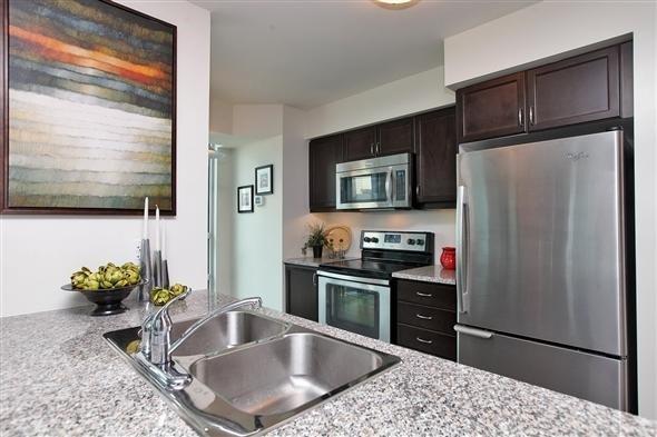 2206 - 19 Grand Trunk Cres, Condo with 2 bedrooms, 2 bathrooms and 1 parking in Toronto ON | Image 9