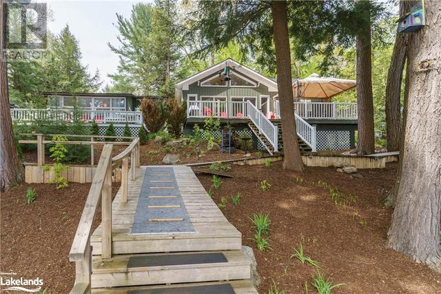 1158 Cranberry Road Unit# 9, House detached with 3 bedrooms, 2 bathrooms and 4 parking in Muskoka Lakes ON | Card Image