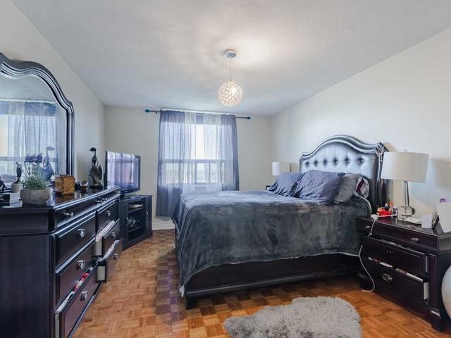 810 - 511 The West Mall, Condo with 3 bedrooms, 2 bathrooms and 1 parking in Toronto ON | Image 7