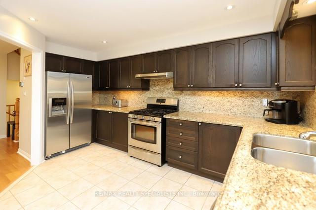 32 Garibaldi Dr, House semidetached with 3 bedrooms, 3 bathrooms and 3 parking in Brampton ON | Image 4