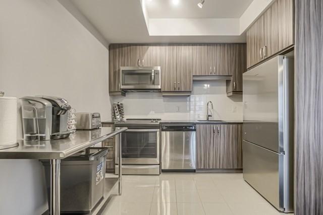 ne 203 - 9205 Yonge St, Condo with 1 bedrooms, 1 bathrooms and 1 parking in Richmond Hill ON | Image 5