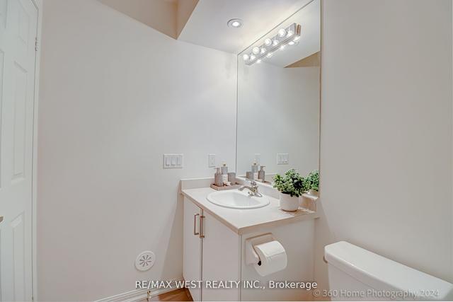 12 - 1 Beckenrose Crt, Townhouse with 2 bedrooms, 3 bathrooms and 2 parking in Brampton ON | Image 3