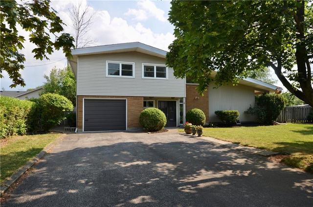 4 Macbeth Boulevard, House detached with 3 bedrooms, 2 bathrooms and 4 parking in St. Catharines ON | Image 2