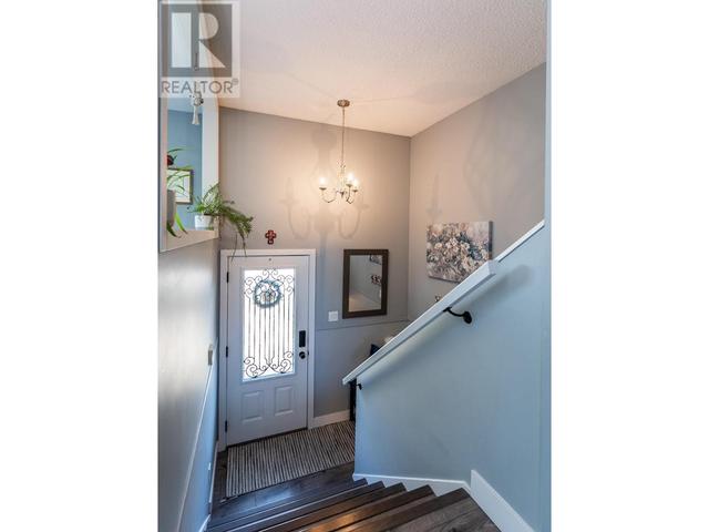 4319 Eaglenest Crescent, House detached with 4 bedrooms, 2 bathrooms and null parking in Prince George BC | Image 2