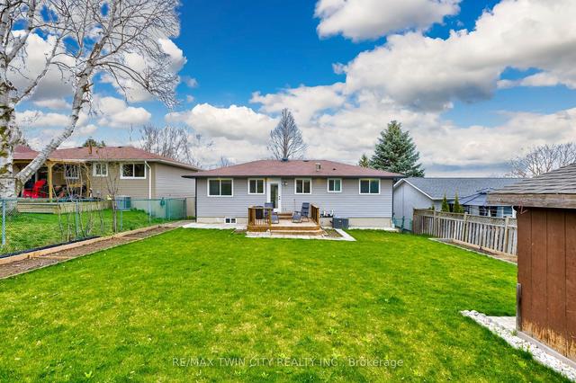 21 Sandsprings Cres, House detached with 3 bedrooms, 2 bathrooms and 3 parking in Kitchener ON | Image 28