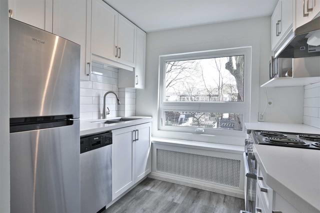 45 Berwick Ave, House detached with 3 bedrooms, 3 bathrooms and 3 parking in Toronto ON | Image 6