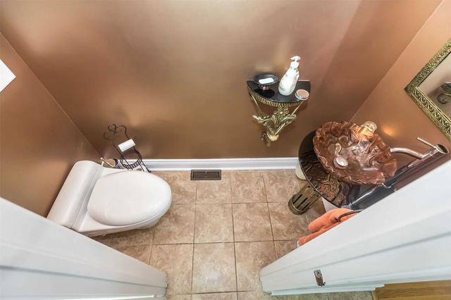 21 Seagrave Cres, House detached with 4 bedrooms, 4 bathrooms and 5 parking in Toronto ON | Image 3