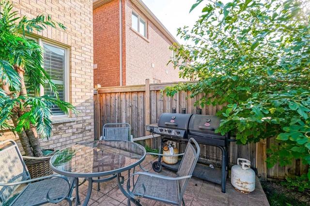65 Bluffwood Cres, House detached with 4 bedrooms, 5 bathrooms and 6 parking in Brampton ON | Image 30