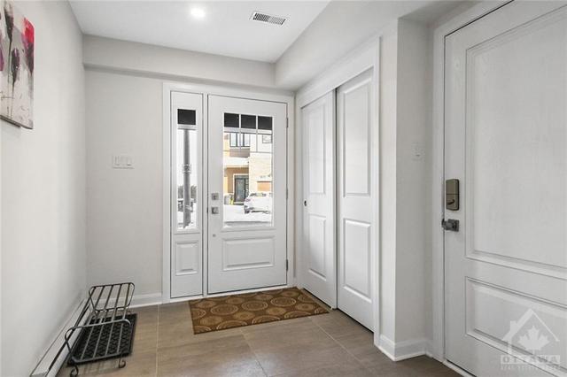 135 Attwell Private, Townhouse with 2 bedrooms, 3 bathrooms and 2 parking in Ottawa ON | Image 2