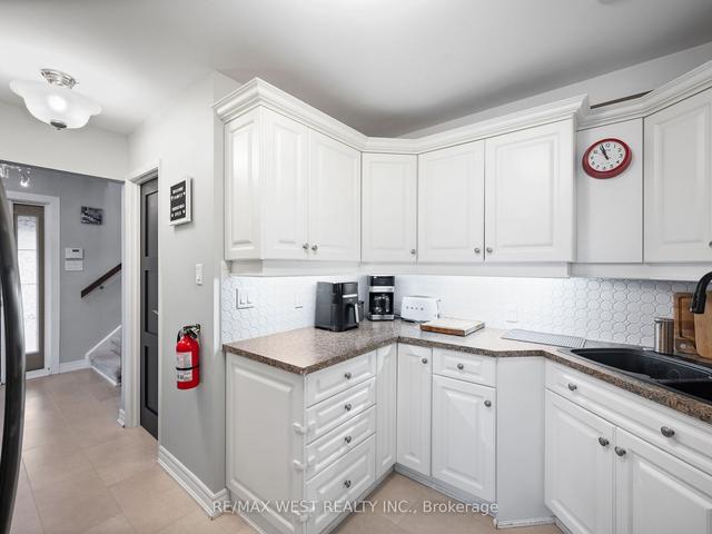 8 - 1564 Kerns Rd, Townhouse with 3 bedrooms, 2 bathrooms and 4 parking in Burlington ON | Image 4