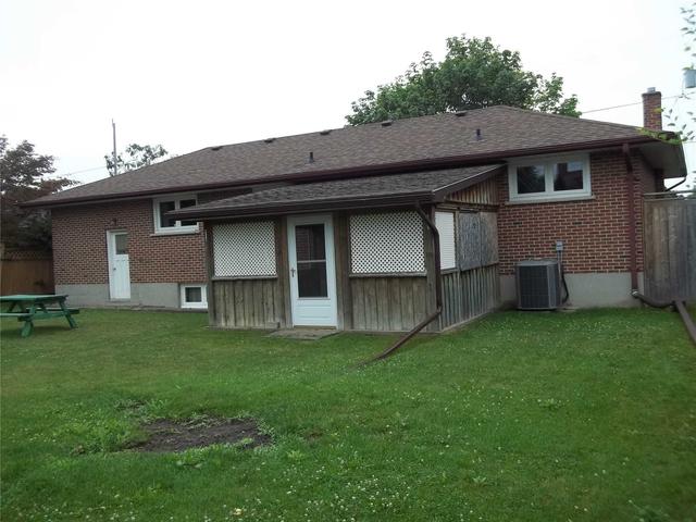 main - 656 Buchan Ave, House detached with 3 bedrooms, 1 bathrooms and 4 parking in Oshawa ON | Image 12
