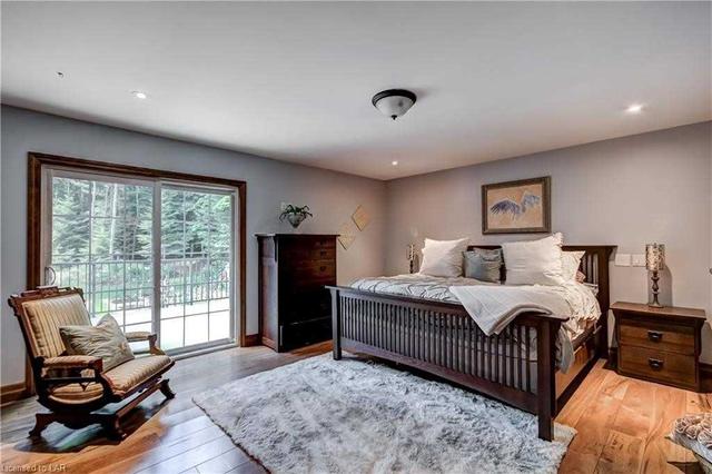1042 Moore Rd, House detached with 2 bedrooms, 3 bathrooms and 14 parking in Bracebridge ON | Image 13