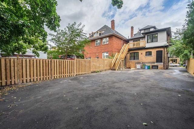 27 Melrose Ave S, House detached with 6 bedrooms, 3 bathrooms and 5 parking in Hamilton ON | Image 19