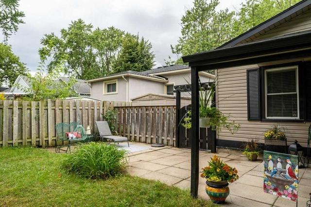 22 Woodland Ave, House detached with 2 bedrooms, 1 bathrooms and 3 parking in St. Catharines ON | Image 32
