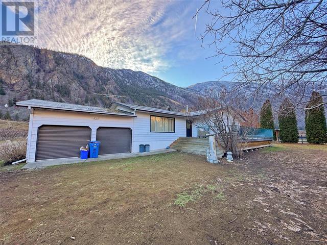 3219 River Road, House detached with 3 bedrooms, 2 bathrooms and 2 parking in Okanagan Similkameen G BC | Image 3