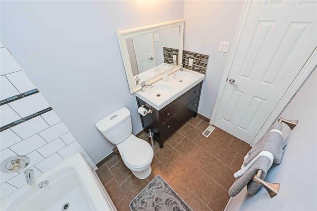6 - 1020 Central Park Dr, Townhouse with 3 bedrooms, 2 bathrooms and 1 parking in Brampton ON | Image 9