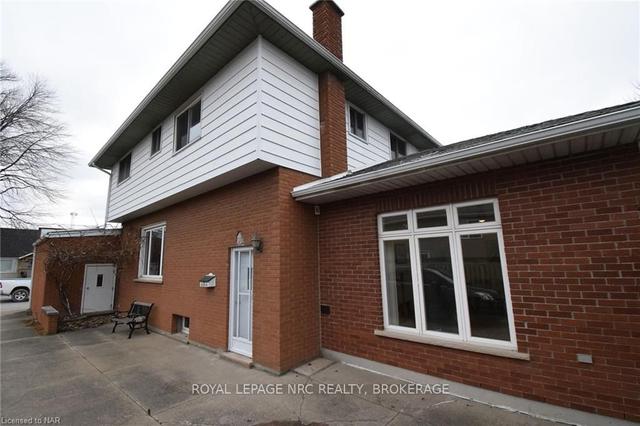 326 Crowland Ave, House detached with 4 bedrooms, 3 bathrooms and 6 parking in Welland ON | Image 1