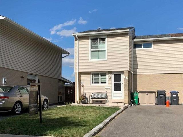 15 Gladstone Sq, House attached with 3 bedrooms, 2 bathrooms and 2 parking in Brampton ON | Image 1