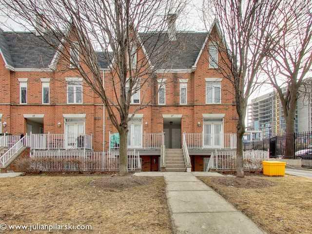 Th 4701 - 47 Sudbury St, Townhouse with 2 bedrooms, 1 bathrooms and 1 parking in Toronto ON | Image 1