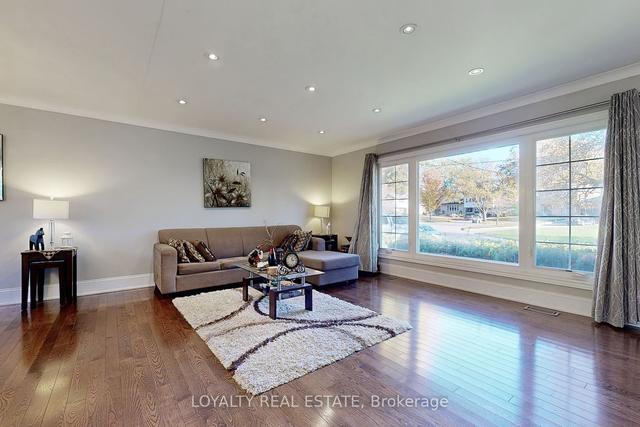 18 Lantana Crt, House detached with 4 bedrooms, 3 bathrooms and 3 parking in Toronto ON | Image 37