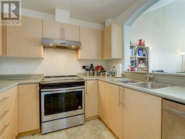 410 - 799 Blackberry Rd, Condo with 2 bedrooms, 2 bathrooms and 1 parking in Saanich BC | Image 9