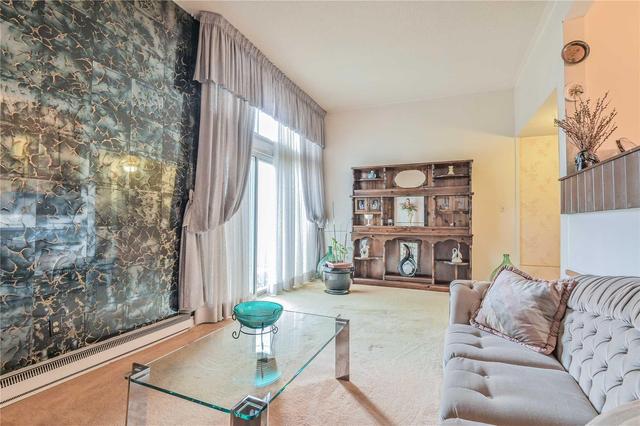 3 Sebastian Cabot Way, Townhouse with 3 bedrooms, 4 bathrooms and 1 parking in Toronto ON | Image 2