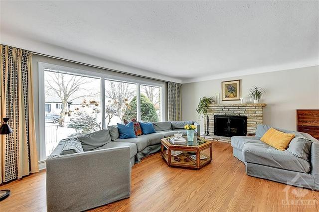 830 Maplecrest Avenue, House detached with 7 bedrooms, 4 bathrooms and 6 parking in Ottawa ON | Image 4