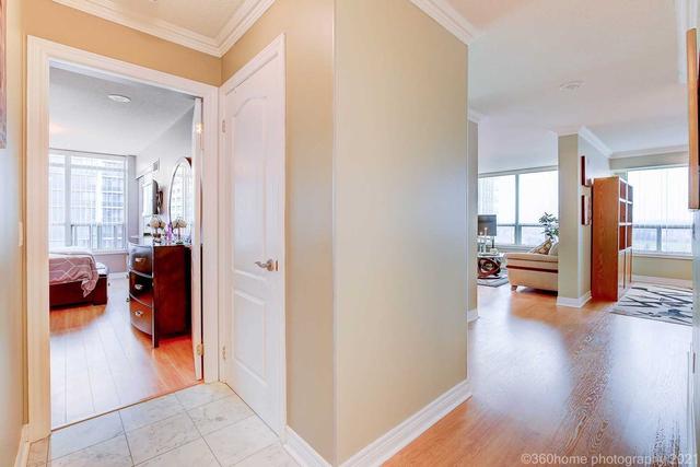 1012 - 50 Disera Dr, Condo with 2 bedrooms, 2 bathrooms and 2 parking in Vaughan ON | Image 3