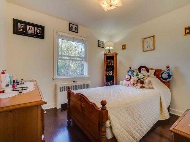 65 Princemere Cres, House detached with 2 bedrooms, 1 bathrooms and 2 parking in Toronto ON | Image 7