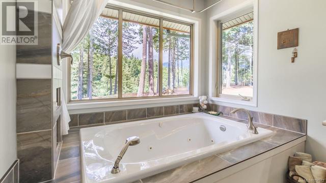 3475 Henry Rd, House detached with 5 bedrooms, 4 bathrooms and 6 parking in North Cowichan BC | Image 17
