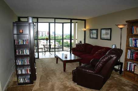 809 - 4235 Sherwoodtowne Blvd, Condo with 1 bedrooms, 1 bathrooms and 1 parking in Mississauga ON | Image 2