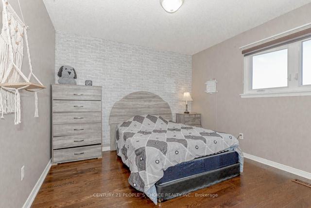 10 Mansfield St, House detached with 4 bedrooms, 3 bathrooms and 6 parking in Brampton ON | Image 18