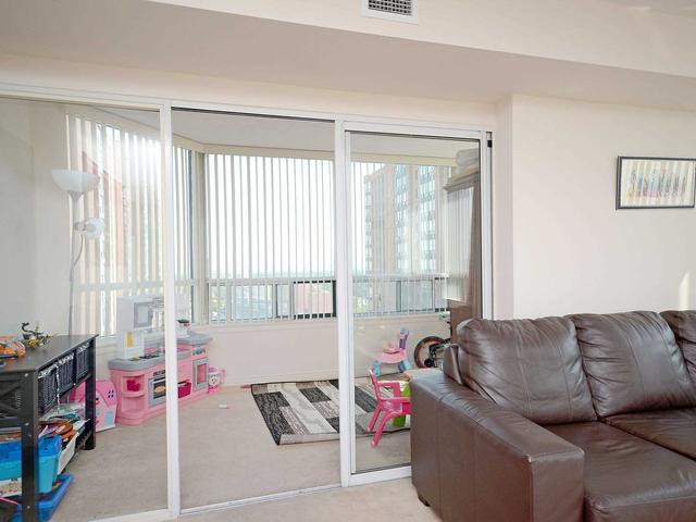 1704 - 135 Hillcrest Ave, Condo with 2 bedrooms, 2 bathrooms and 1 parking in Mississauga ON | Image 5