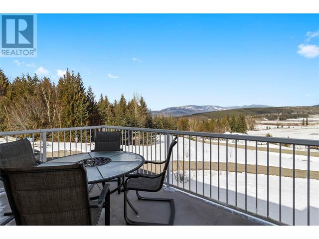 2190 Country Woods Road, House detached with 4 bedrooms, 3 bathrooms and 3 parking in Columbia Shuswap C BC | Image 1