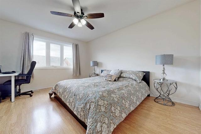 79 Reynolds Cres, House attached with 3 bedrooms, 4 bathrooms and 6 parking in Aurora ON | Image 6
