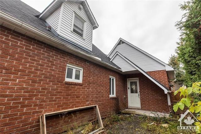 1368 Belcourt Boulevard, House detached with 6 bedrooms, 2 bathrooms and 3 parking in Ottawa ON | Image 3