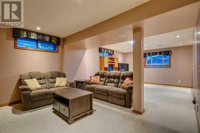 238 Douglas Ridge Place Se, House detached with 4 bedrooms, 3 bathrooms and 4 parking in Calgary AB | Image 27
