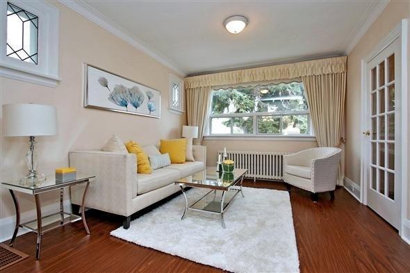 37 Regina Ave, House detached with 3 bedrooms, 2 bathrooms and 3 parking in Toronto ON | Image 2