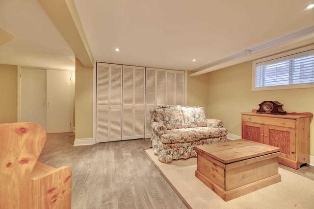 10 Sunnybrook Rd, House detached with 2 bedrooms, 2 bathrooms and 3 parking in Toronto ON | Image 11