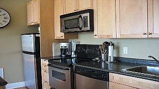 404 - 459 Kerr St, Condo with 1 bedrooms, 1 bathrooms and null parking in Oakville ON | Image 5