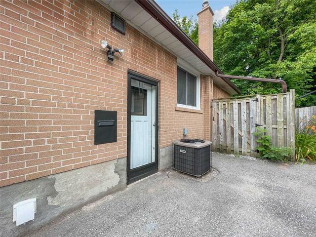 41 Pixley Cres, House semidetached with 1 bedrooms, 1 bathrooms and 0 parking in Toronto ON | Image 12