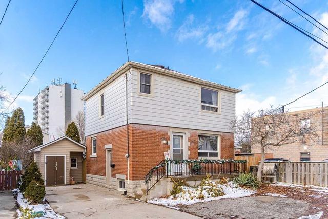 14 East 26th St, House detached with 3 bedrooms, 2 bathrooms and 2 parking in Hamilton ON | Image 1